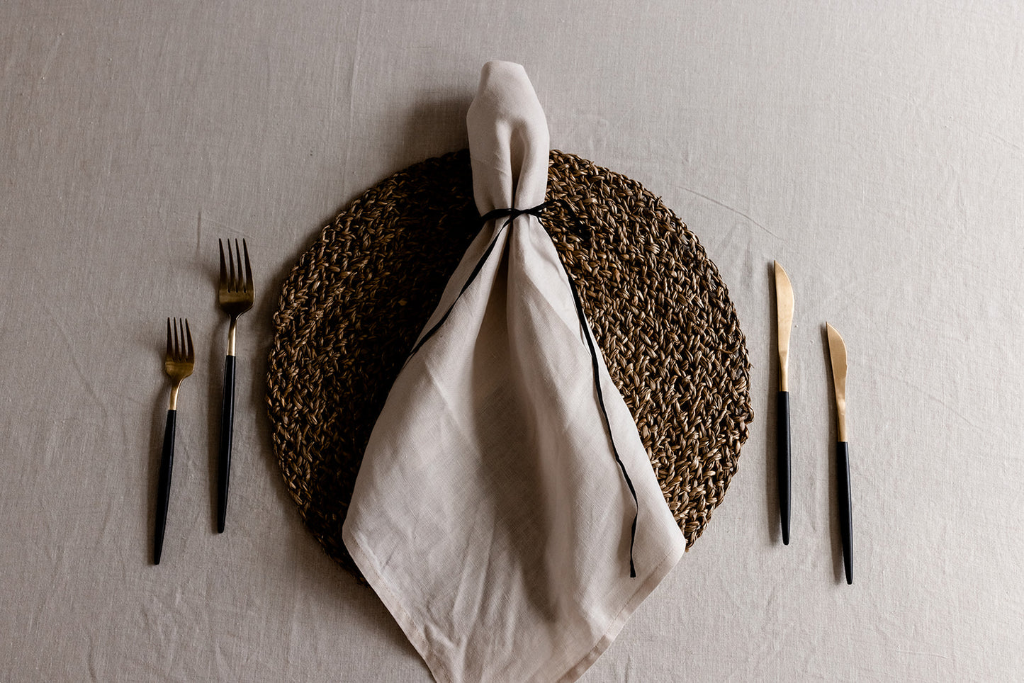 WICKER ROUND PLACEMAT