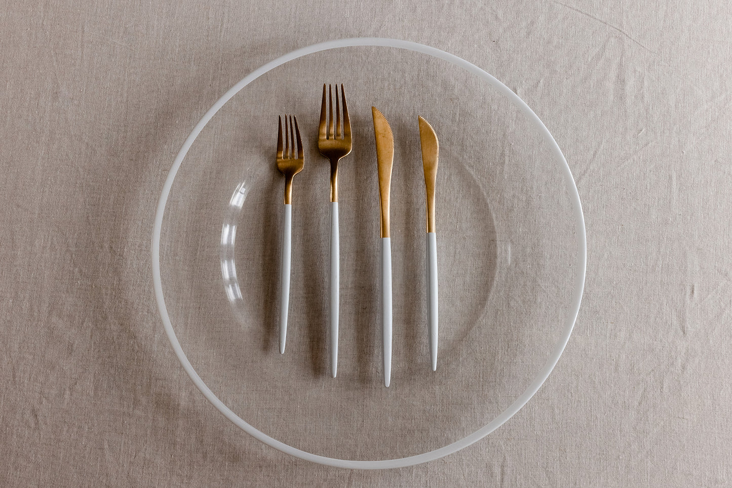 WHITE EDGE CHARGER PLATE