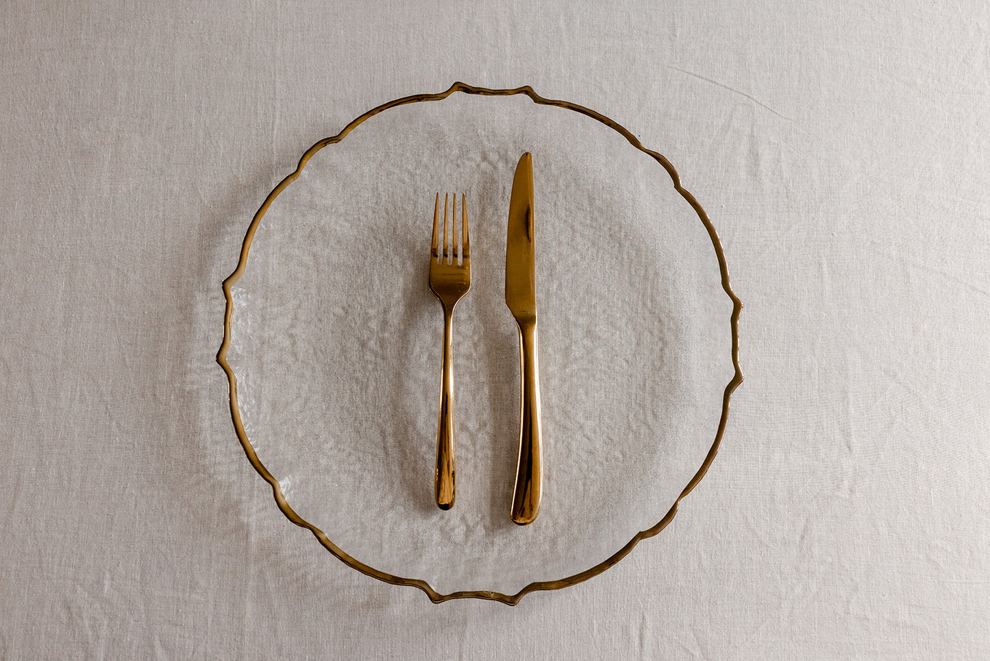 GOLD SCALLOP CHARGER PLATE